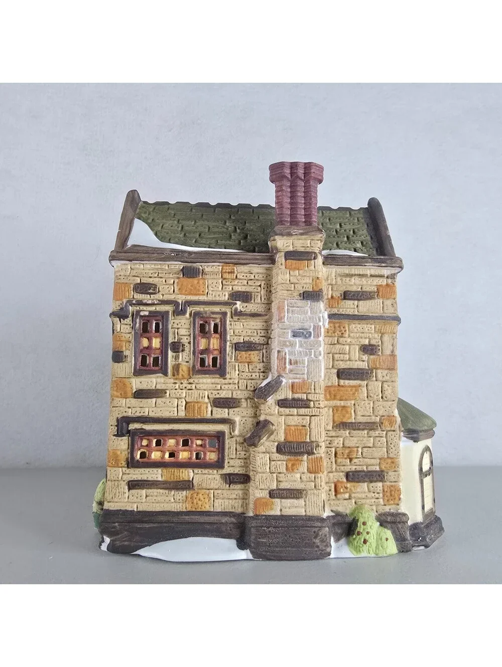 Department 56 Chesterton Manor Dickens Village Series 6568-4 Christmas House